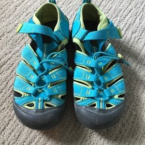 Keen sandals, size 5 youth